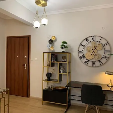 Modern Comfort Close To Acropolis Apartment